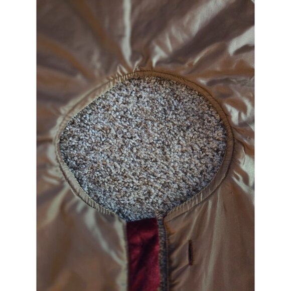 Red Quilted Velvet Christmas Tree Skirt Gold Trim Button Closure - Picture 9 of 10